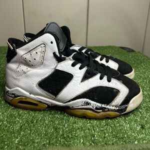 Size 6.5Y- Jordan 6 Retro "Oreo" 2010 VTG Black / White